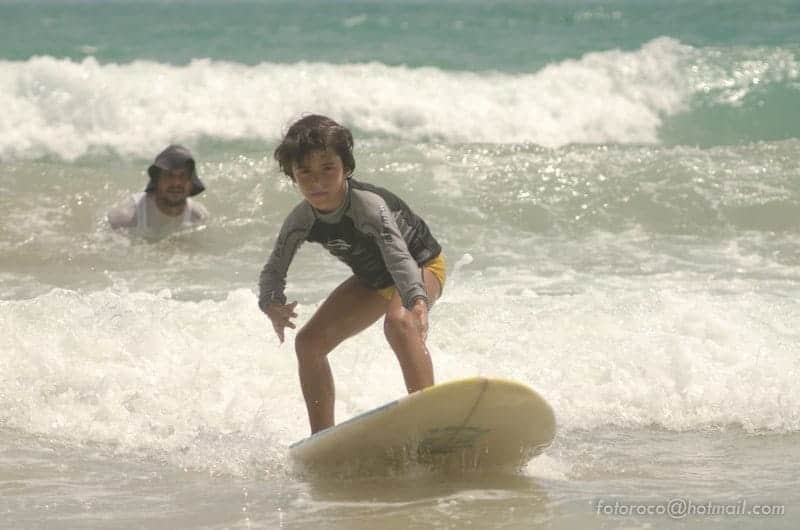 Clases de surf para niños en Porto de Galinhas