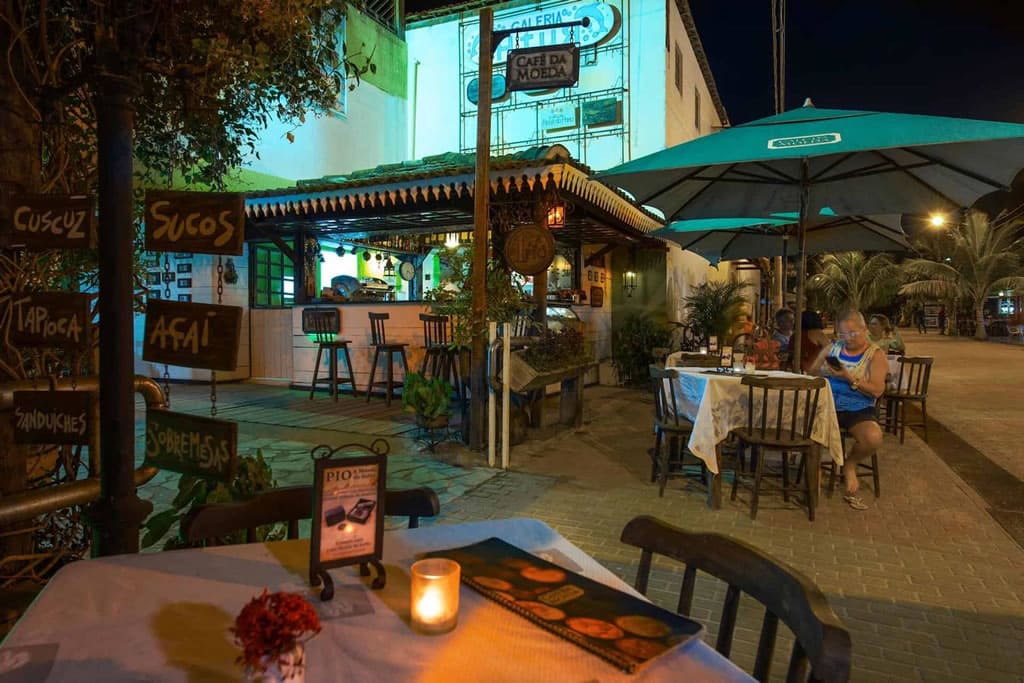 How is gastronomy and nightlife in Porto de Galinhas like?