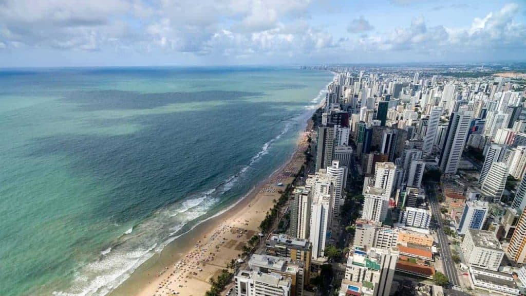Vista aérea de Recife y playa