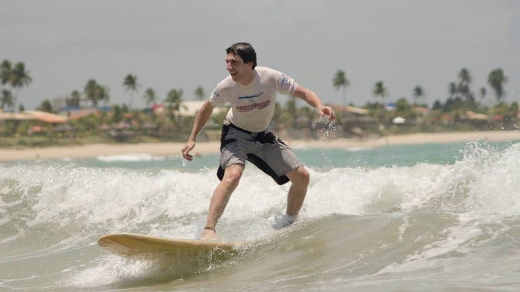 Tomar clases de Surf más barato en las playas de Porto de Galinhas