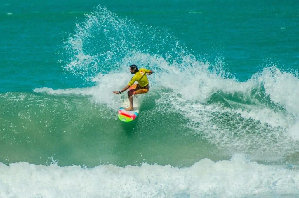 Esportes aquáticos e de vento: Onde surfar em Porto de Galinhas
