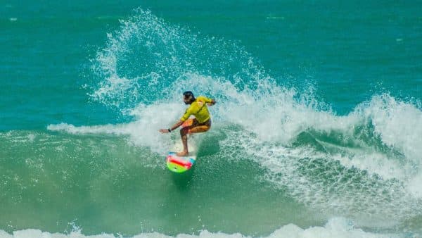 Esportes aquáticos e de vento: Onde surfar em Porto de Galinhas