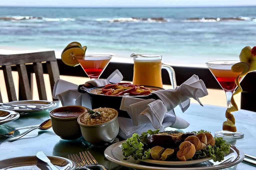 Desayuno del Hotel Ocapora All Inclusive y playa Cupé, Porto de Galinhas, Brasil